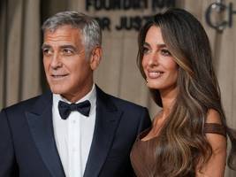 Leute: Die Clooneys fliehen vor den Waldbränden