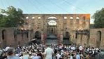 Festspiele: Vorhang auf, Hitze an - Und das Publikum kommt
