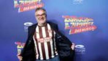 Moderator auf der Bühne: Elton ist von Musical-Auftritt «angefixt» und gibt Zugaben