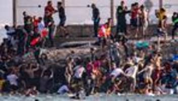 zuwanderung: spanien mobilisiert militär nach andrang von migranten in ceuta