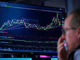 wall street deutlich im plus: kursfeuerwerk bei microsoft - börsenwert steigt um 450 milliarden dollar