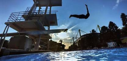 bademeister im schwimmbad: als ich den 10-meter-springturm räumen sollte. und kläglich versagte