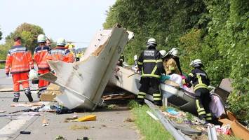 Horror-Crash auf A23: Das Wohnmobil einer Familie wird völlig zerstört