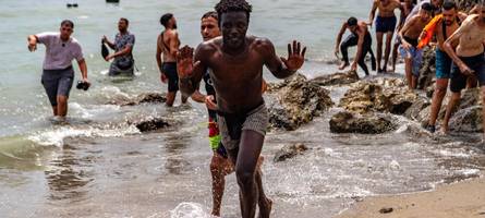Andrang von Migranten: Spaniens Afrika-Exklave schlägt Alarm