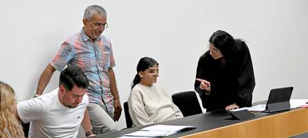 Mit Babybauch auf der Anklagebank: Kurz vor der Entbindung wird einer 19-Jährigen der Prozess gemacht