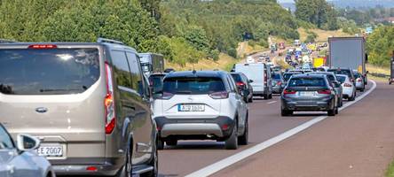 unfälle, autobrand, stau: autofahrer erleben auf der a8 rund um augsburg einen chaos-tag