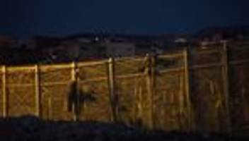 Ceuta: Hunderte Menschen gelangen in zweite spanische Exklave Melilla
