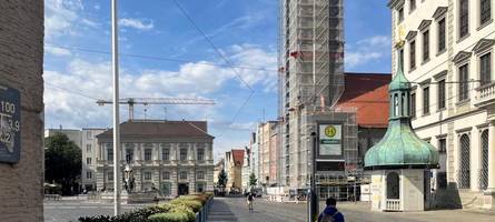 Zwischen Sicherheit und Stadtbild: Geplante Barrieren am Augsburger Rathausplatz sorgen für Diskussionen